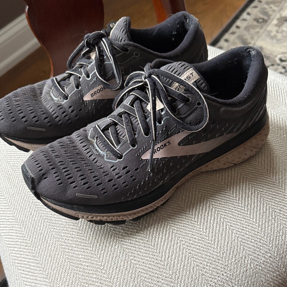 Brooks Women's charcoal Gray and light pink Sneakers